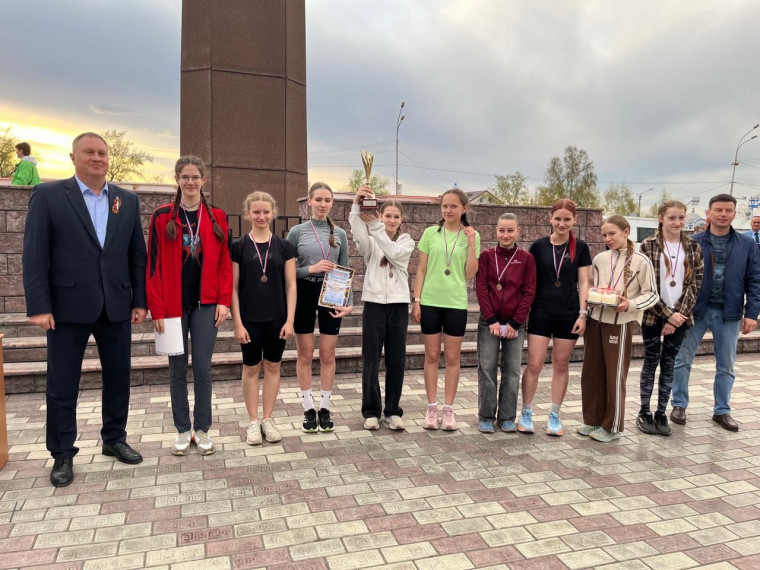 Команда легкоатлеток школы завоевала «бронзу» в эстафете, посвящённой 80-летию Победы!.