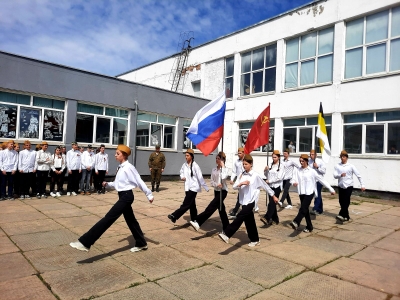 Конкурс знаменных групп школы.