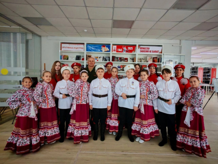 Презентация литературного сборника «Поклонимся Великим тем годам».