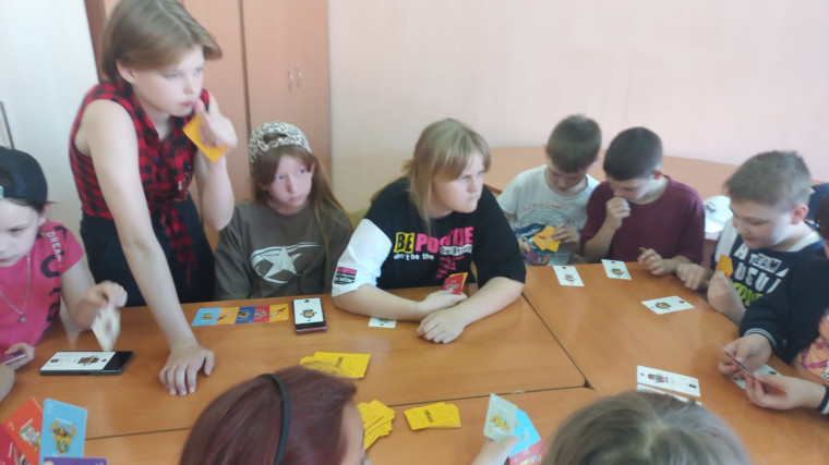 Пришкольный лагерь «Удивительно и точка».