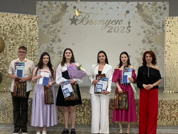 Вручение аттестатов выпускникам 11-х классов.