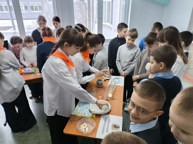 День науки в школе: увлекательные опыты и захватывающие открытия.